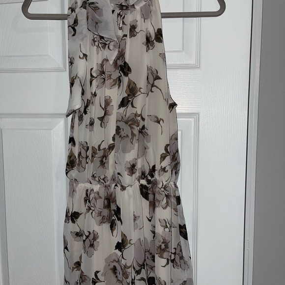 Dresses & Skirts - White floral print romper!